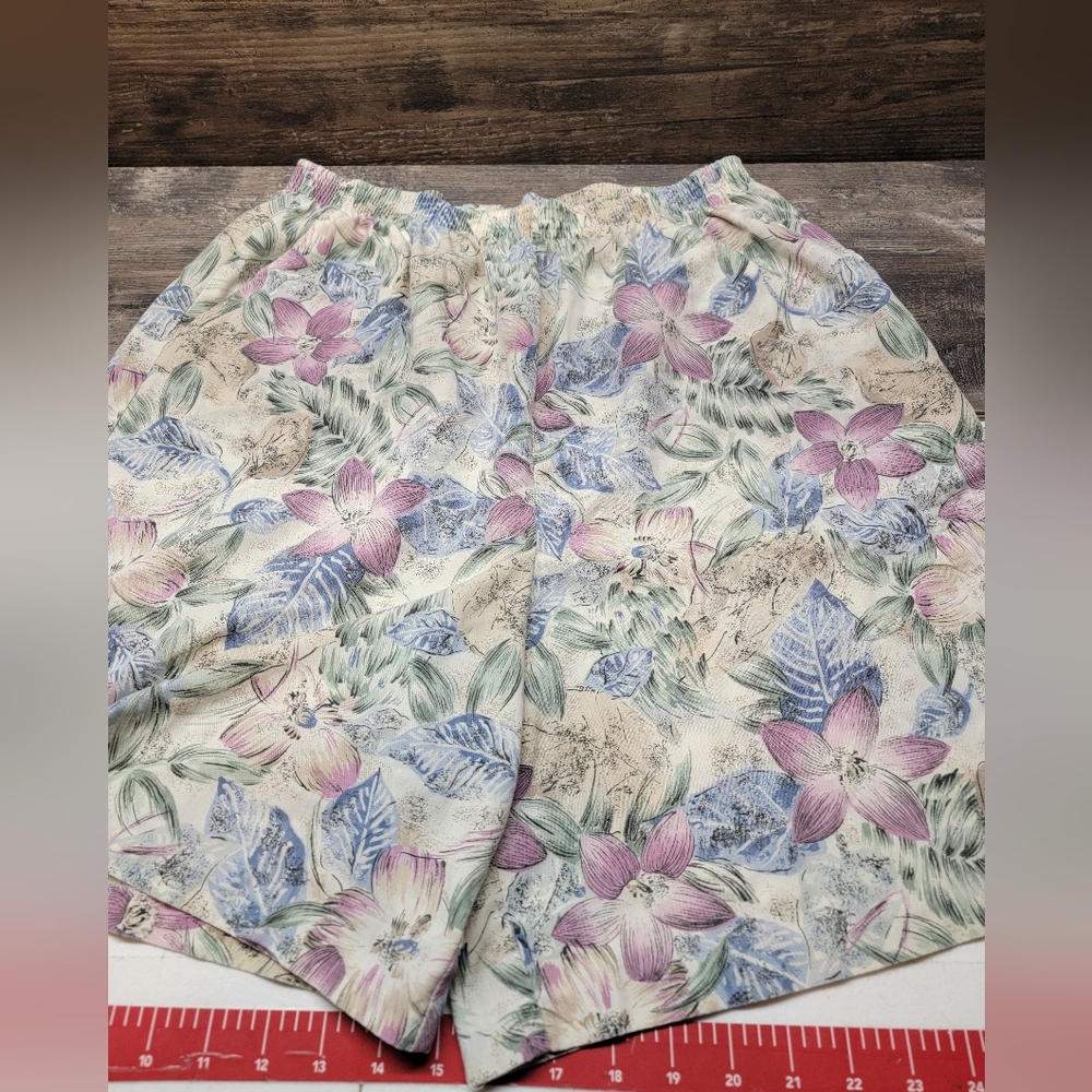 Vintage 80s Womens Size M Petite Floral Print Shorts Made in USA KATE ALLEN